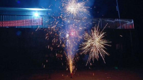 1.4G UN006 150 gramów fontanna fajerwerki Pyro z różnymi ładnymi efektami 2022