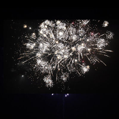 Chińskie wysokiej jakości fajerwerki Liuyang Fabryka hurtowa 46 strzałów Ciastka dla konsumentów fajerwerki